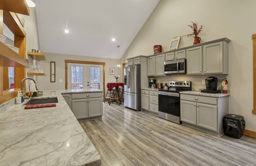 Logan Cabin | The Wildrose | Hocking Hills