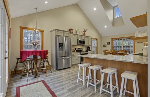 Logan Cabin | The Wildrose | Hocking Hills