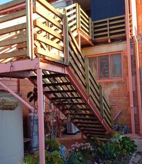 Dimboola Apartment | Discover The Willery Guesthouse: Pet & Child Friendly Stay