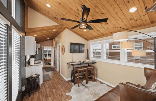 Fredericksburg Cottage | The Willie - 050
