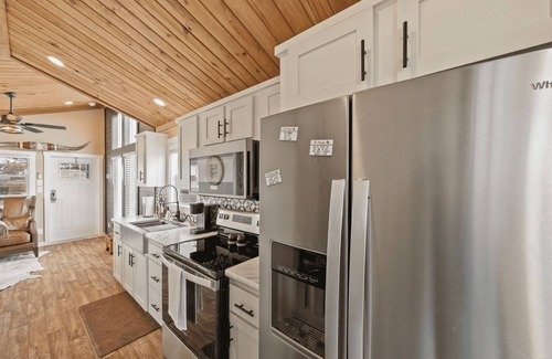 Fredericksburg Cottage | The Willie - 050