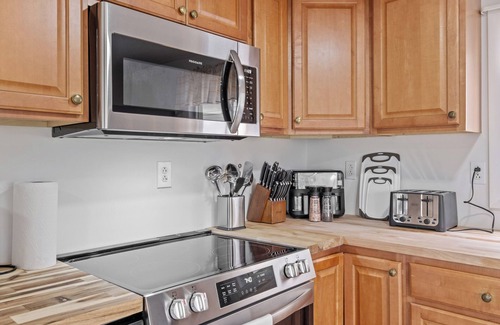 Greenville House | The Willow at Morgans Mill - Hot Tub - Fire Pit-Sleeps 10