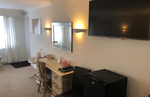 Watton Hotel | Cozy Retreat at The Willow House - Pet Friendly Stay!