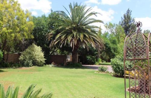 Klerksdorp House | Discover The Willow Tree Guesthouse: 4-Star Family Retreat