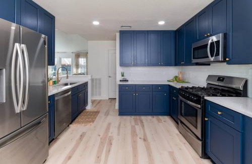South Creek House | Experience Family Comfort at The Willow with Hot Tub Access