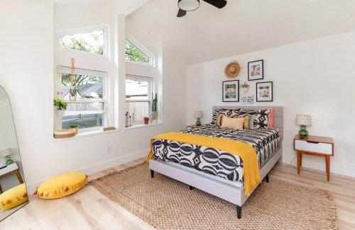 South Creek House | Experience Family Comfort at The Willow with Hot Tub Access