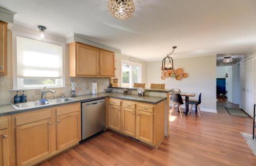 Harkers Island House | Guest Rated: The Willowberry House with Deck & Hot Tub