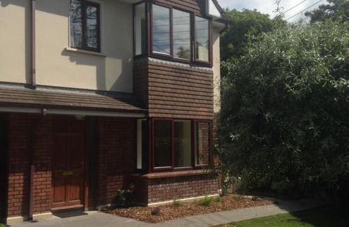 Tralee House | Guest Rated 10/10 at The Willows - Family & Kitchen Ready