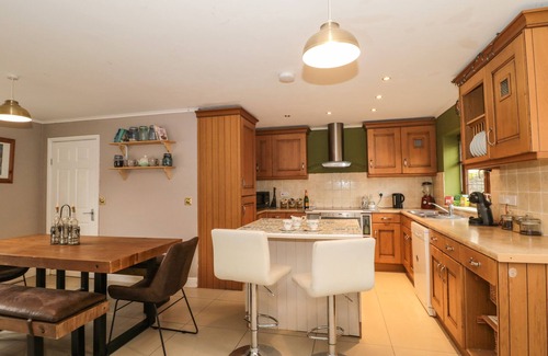 Minehead Cottage | Discover The Willows: Pet-Friendly Retreat with Garden Bliss
