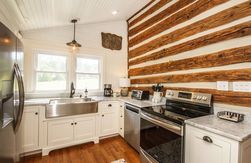 Knoxville Cabin | Guest Rated: The Willox Cabin with Pool Near Knoxville