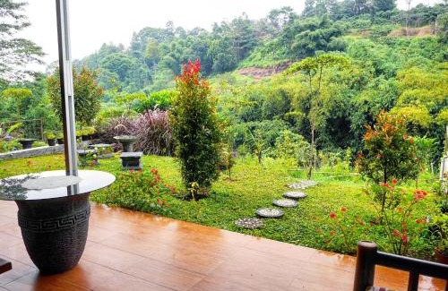 Ciburial House | Discover The Wiltshire Dago Pakar Hillside Villa Retreat