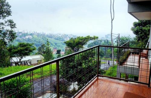 Ciburial House | Discover The Wiltshire Dago Pakar Hillside Villa Retreat