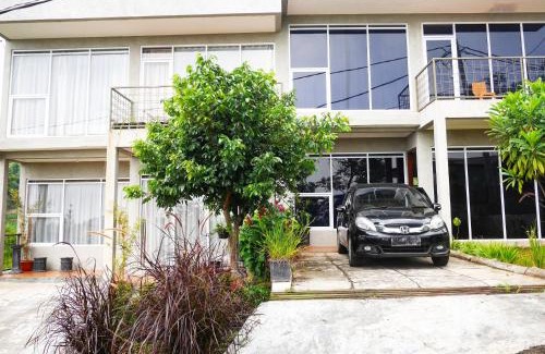 Ciburial House | Discover The Wiltshire Dago Pakar Hillside Villa Retreat