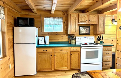 Weyerhaeuser Cabin | Cozy Retreat at The Winding Cabin - Near Christie Mountain
