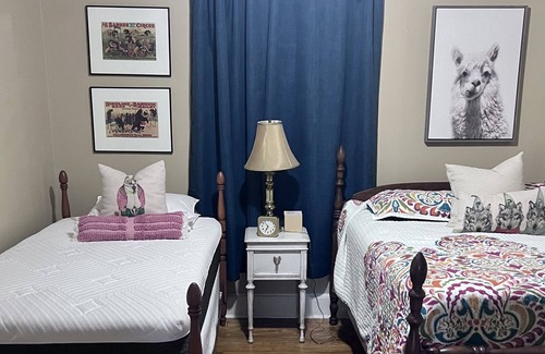 Durants Neck Cottage | Pet-Friendly Stay at The Windmill House with Starlink Wifi