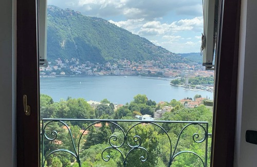 Como House | Tranquil Retreat Overlooking Lake Como with Spa & Hot Tub