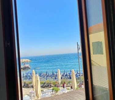 Marina di Puolo House | The Window on the Sea