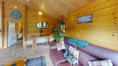 Welsh Frankton Cabin | The Windsor Lodge