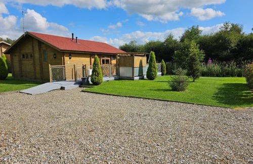 Welsh Frankton Cabin | The Windsor Lodge