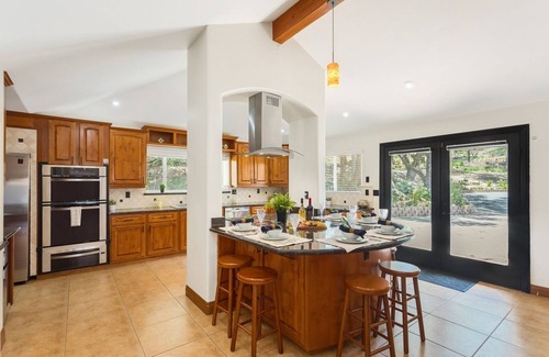Rainbow CDP House | Indulge in The Wine Away: Home with Jacuzzi & Pool