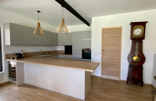 Beaulieu House | Experience The Winegrower: Pool, Bowling Alley & AC!