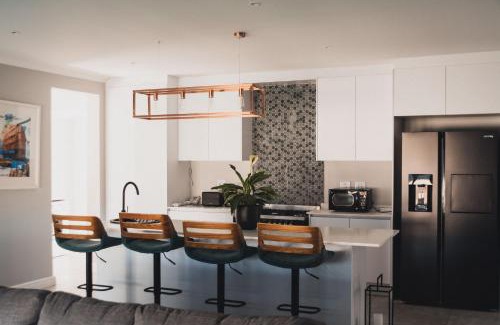 Trawal House | Elegant Getaway at The Winelands - Rated 9.2/10