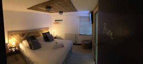 Lingfield Hotel | Pet-Friendly Getaway at The Wiremill with Breakfast Included