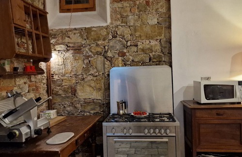 Florence House | Experience Comfort at The Wishing Well - Pet Friendly Stay