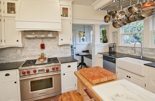 Rose City Park House | Idyllic Wisteria Craftsman: Guest Rated 9.8 with Spa & Dining