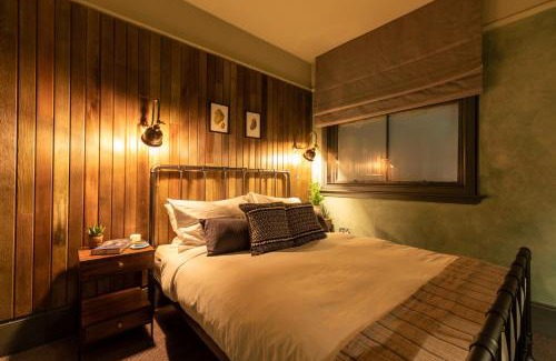 Fulham Broadway Hotel | Discover The Wolfpack Inn: Guest Rated 8.2 with Dining