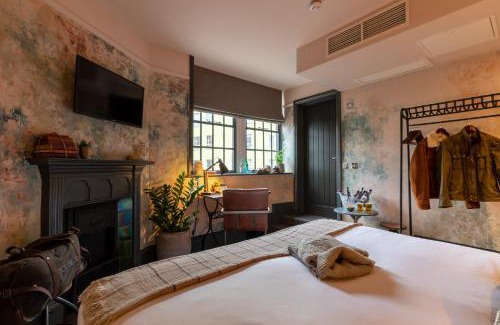 Fulham Broadway Hotel | Discover The Wolfpack Inn: Guest Rated 8.2 with Dining