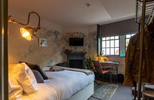 Fulham Broadway Hotel | Discover The Wolfpack Inn: Guest Rated 8.2 with Dining