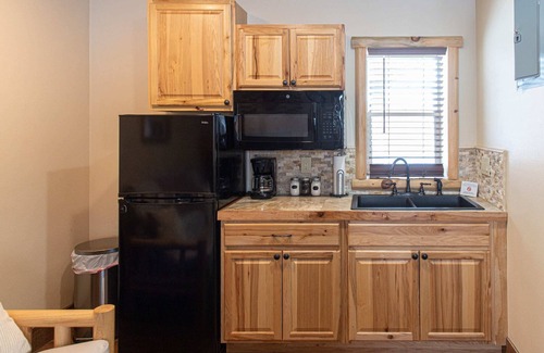 Indian River Apartment | Family-Friendly Getaway at The Wolverine Lodge