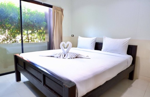 Chaiyaphum Hotel | Discover Comfort at The Wonders Hotel with Pool Access