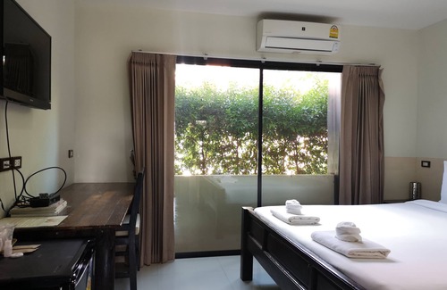 Chaiyaphum Hotel | Discover Comfort at The Wonders Hotel with Pool Access
