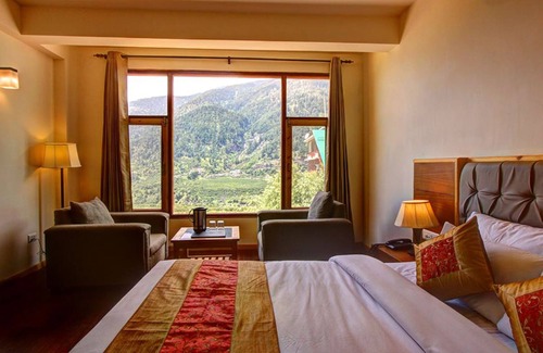 Manali Hotel | Experience The Woodbine Amidst Scenic Peaks and Pines