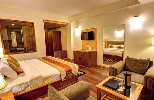 Manali Hotel | Experience The Woodbine Amidst Scenic Peaks and Pines