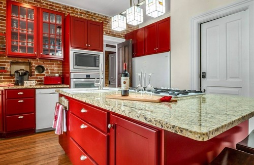 Kingsville Hotel | Experience The Woodbridge House with Exceptional Amenities