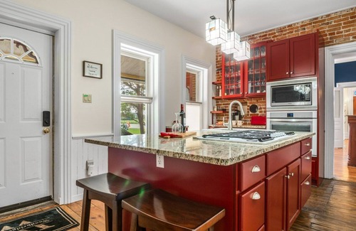 Kingsville Hotel | Experience The Woodbridge House with Exceptional Amenities