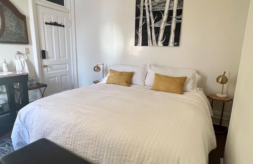 Kingsville Hotel | Experience The Woodbridge House with Exceptional Amenities