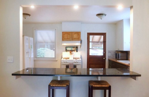 Woodbine House | The Woodbright - Cozy Digs - Easy Access to City - Pet Friendly