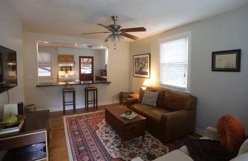Woodbine House | The Woodbright - Cozy Digs - Easy Access to City - Pet Friendly