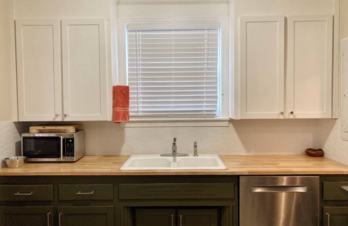 Woodbine House | The Woodbright - Cozy Digs - Easy Access to City - Pet Friendly