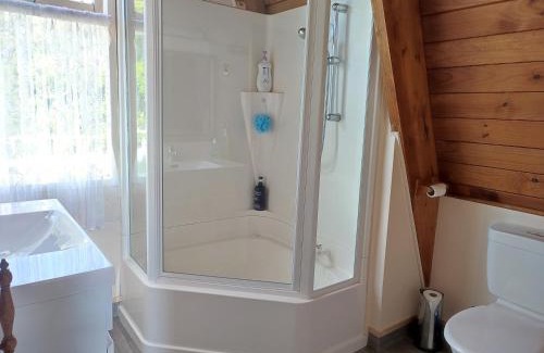 Hamilton Ski Chalet | Discover the Cozy A-frame Retreat in Hamilton - Pet Friendly