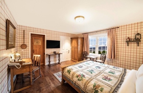 Shiel Bridge Bed & Breakfast | Cozy Retreat with Vintage Style and Relaxing Spa Amenities