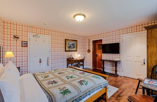 Shiel Bridge Bed & Breakfast | Cozy Retreat with Vintage Charm and Spa Amenities Await
