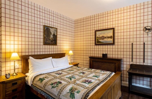 Shiel Bridge Bed & Breakfast | Cozy Rooms with Vintage Charm and Child-Friendly Amenities