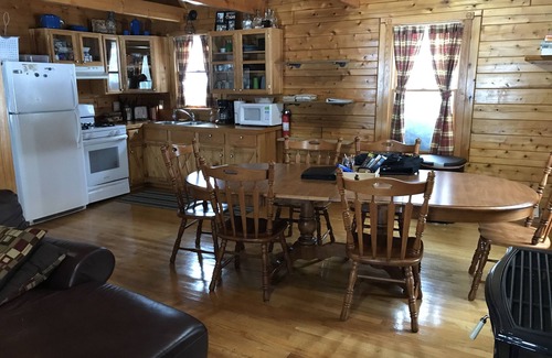 Little Lake Cabin | Tranquil Cabin Retreat by the Lake Near Pictured Rocks