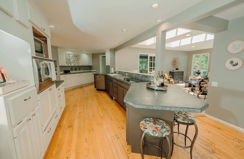 Union Hill-Novelty Hill Villa | Relax at Woodinville Wonderland: Spa, Ocean View & More
