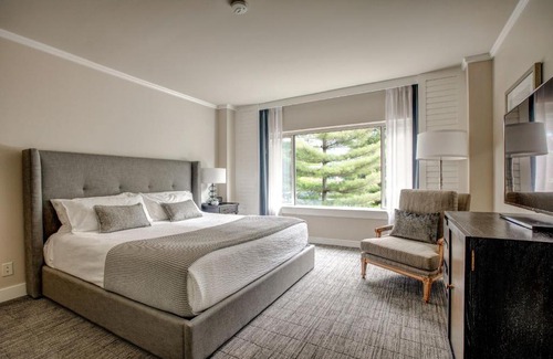Lakeview Hotel | Discover Woodmark Hotel & Still Spa: Pet-Friendly Retreat